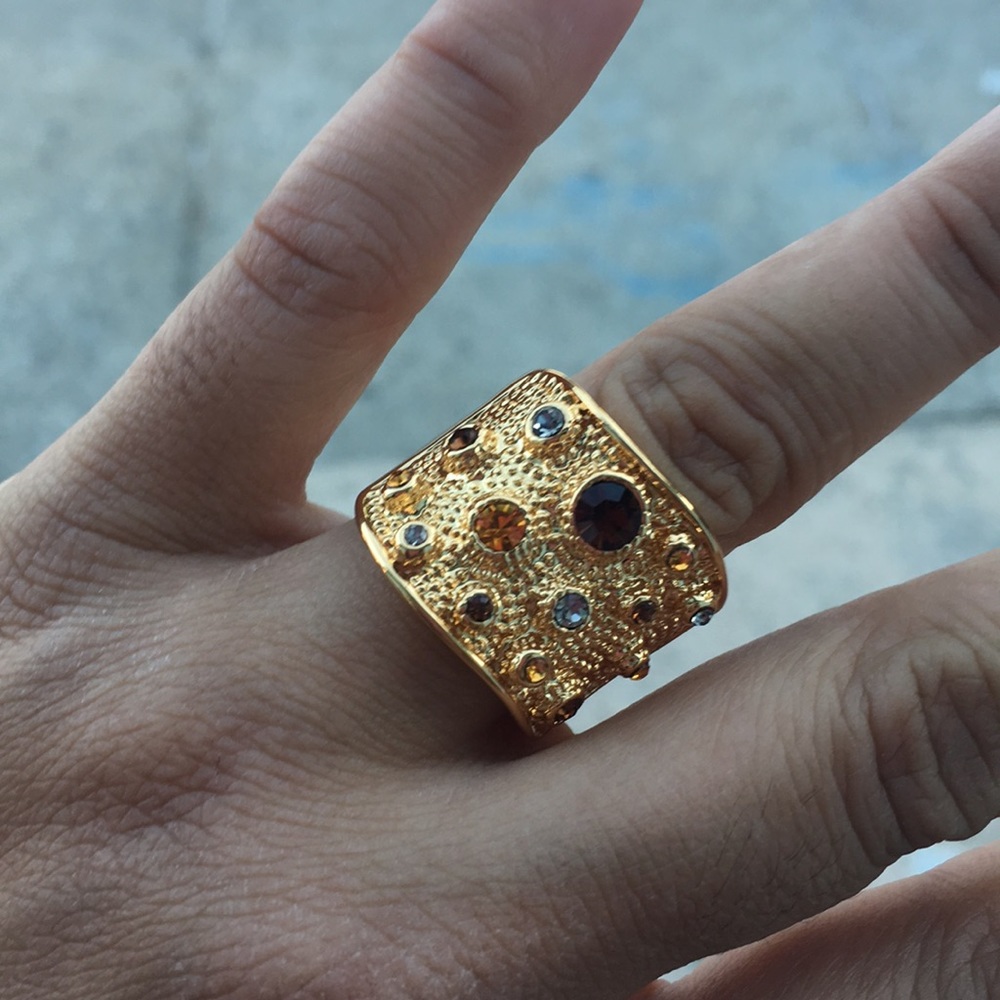 🎉HP🎉Vintage style gold tone rhinestone rings - Picture 3 of 6